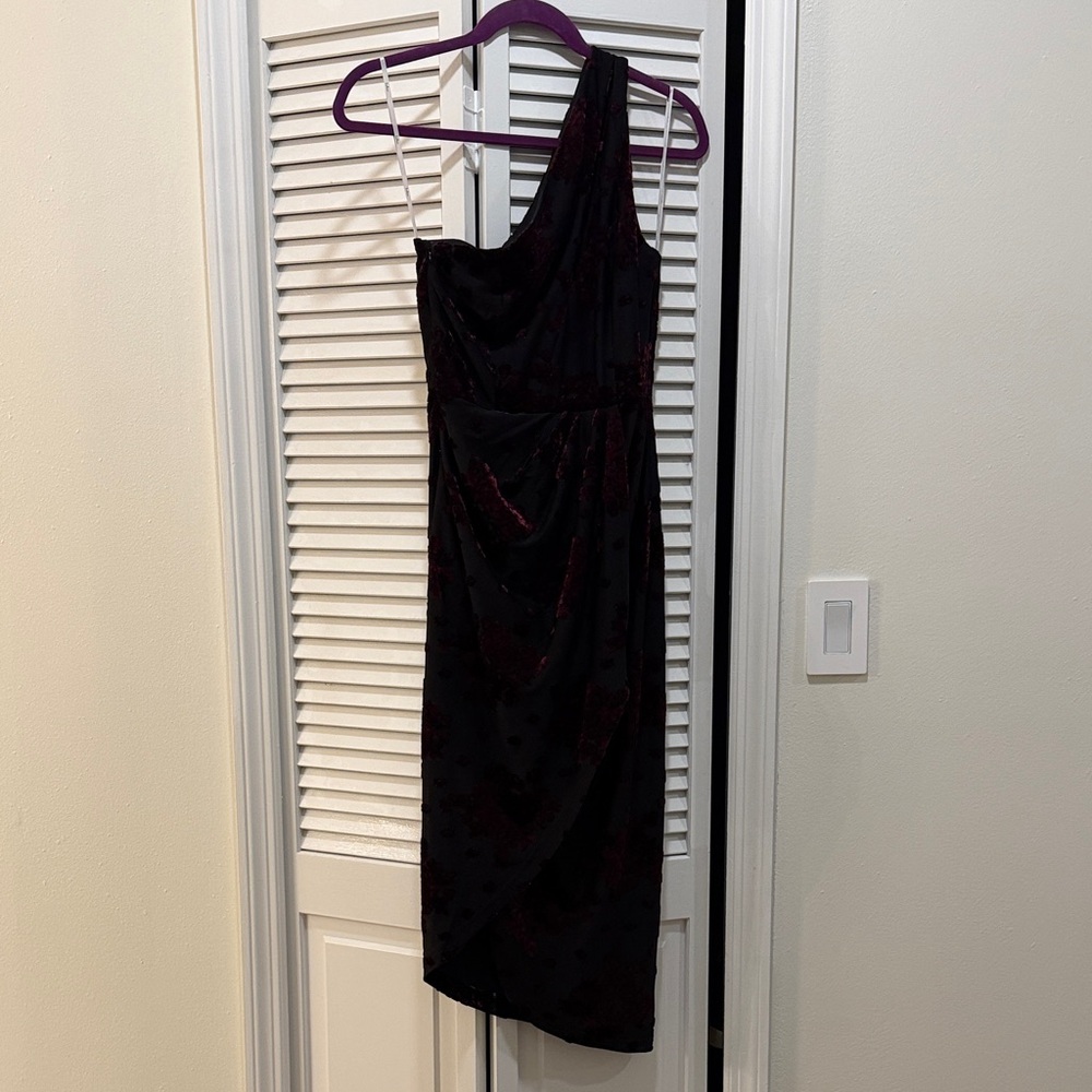 Lulu's Elegant One-Shoulder Black Dress